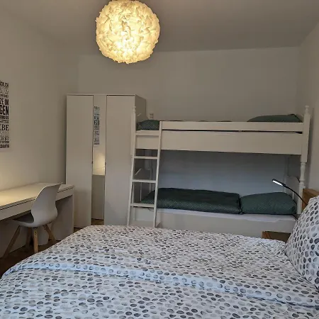 Apartment Saxonia Homedeluxe - Neue Hochwertige 50qm2 2-zimmer-ferienwohnung Mit Privaten Kfz Parkplatz Stellplatz Mit Mwst-rechnung Mit Xxl Hülsta Bett&etagenbett Mit Internetflatrate - Ideal Für Familien, Paare, Kulturinteressierte&geschäftsreis *