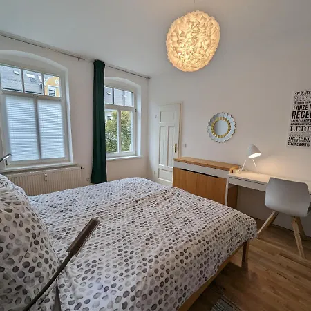 Apartment Saxonia Homedeluxe - Neue Hochwertige 50qm2 2-zimmer-ferienwohnung Mit Privaten Kfz Parkplatz Stellplatz Mit Mwst-rechnung Mit Xxl Hülsta Bett&etagenbett Mit Internetflatrate - Ideal Für Familien, Paare, Kulturinteressierte&geschäftsreis Chemnitz