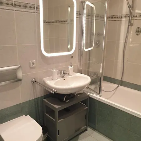 Saxonia Homedeluxe Hochwertige 50qm 2-zimmer-ferienwohnung Mit Privaten Kfz Parkplatz Stellplatz Mit Mwst-rechnung Mit Xxl Huelsta Bett & Etagenbett Mit Internetflatrate - Ideal Fuer Familien, Paare, Kulturinteressierte & Geschaeftsreisende! Lejlighed *