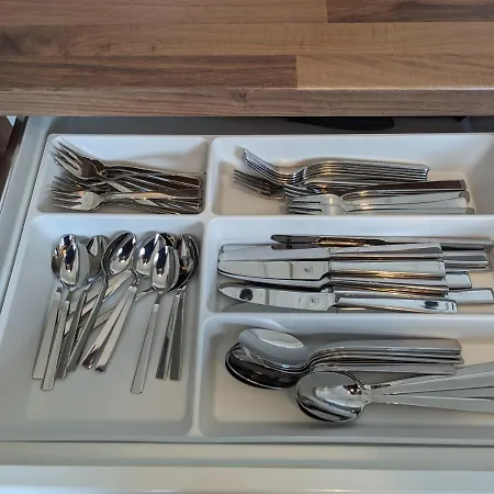 Appartement Chemnitz Saxonia Homedeluxe Hochwertige 50Qm 2-Zimmer-Ferienwohnung Mit Privaten Kfz Parkplatz Stellplatz Mit Mwst-Rechnung Mit Xxl Huelsta Bett & Etagenbett Mit Internetflatrate - Ideal Fuer Familien, Paare, Kulturinteressierte & Geschaeftsreisende! Chemnitz