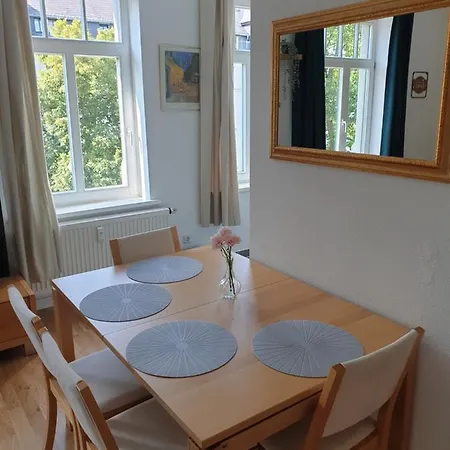 Chemnitz Saxonia Homedeluxe Hochwertige 50Qm 2-Zimmer-Ferienwohnung Mit Privaten Kfz Parkplatz Stellplatz Mit Mwst-Rechnung Mit Xxl Huelsta Bett & Etagenbett Mit Internetflatrate - Ideal Fuer Familien, Paare, Kulturinteressierte & Geschaeftsreisende! Appartement *