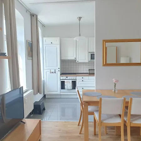 Apartamento Saxonia Homedeluxe Hochwertige 50qm 2-zimmer-ferienwohnung Mit Privaten Kfz Parkplatz Stellplatz Mit Mwst-rechnung Mit Xxl Huelsta Bett & Etagenbett Mit Internetflatrate - Ideal Fuer Familien, Paare, Kulturinteressierte & Geschaeftsreisende!