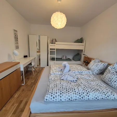 Saxonia Homedeluxe Hochwertige 50qm 2-zimmer-ferienwohnung Mit Privaten Kfz Parkplatz Stellplatz Mit Mwst-rechnung Mit Xxl Huelsta Bett & Etagenbett Mit Internetflatrate - Ideal Fuer Familien, Paare, Kulturinteressierte & Geschaeftsreisende!