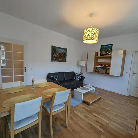 Saxonia Homedeluxe Hochwertige 50qm 2-zimmer-ferienwohnung Mit Privaten Kfz Parkplatz Stellplatz Mit Mwst-rechnung Mit Xxl Huelsta Bett & Etagenbett Mit Internetflatrate - Ideal Fuer Familien, Paare, Kulturinteressierte & Geschaeftsreisende! Lejlighed *