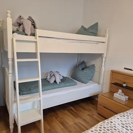 Saxonia Homedeluxe Hochwertige 50qm 2-zimmer-ferienwohnung Mit Privaten Kfz Parkplatz Stellplatz Mit Mwst-rechnung Mit Xxl Huelsta Bett & Etagenbett Mit Internetflatrate - Ideal Fuer Familien, Paare, Kulturinteressierte & Geschaeftsreisende!