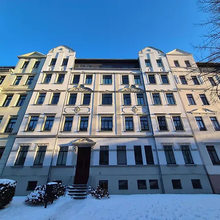 Saxonia Homedeluxe Hochwertige 50qm 2-zimmer-ferienwohnung Mit Privaten Kfz Parkplatz Stellplatz Mit Mwst-rechnung Mit Xxl Huelsta Bett & Etagenbett Mit Internetflatrate - Ideal Fuer Familien, Paare, Kulturinteressierte & Geschaeftsreisende! Lejlighed Chemnitz